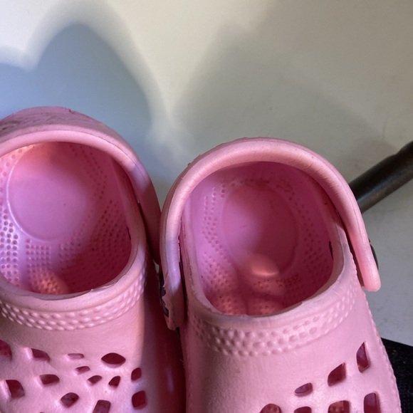Doggiers Clogs Toddler 1/2 pink soft plastic There are 2 small spots on the toe - Picture 7 of 8